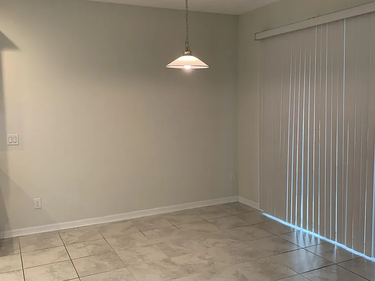 1786 Chatsworth Cir — Photo 4