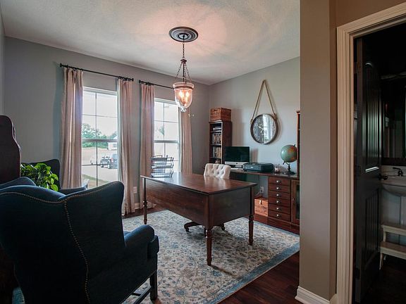 4th image of 7947 Meadow Chase Dr