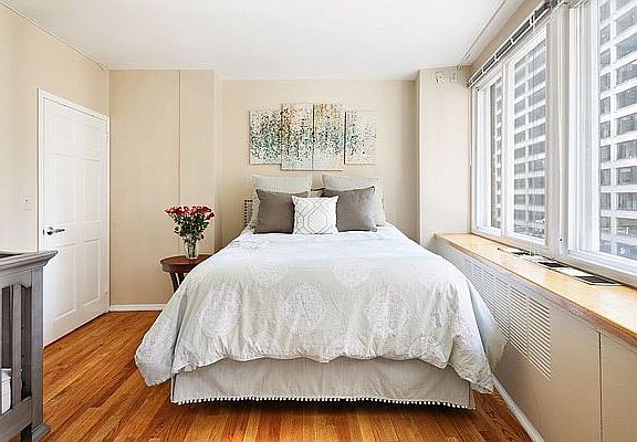 2nd image of 90 Nassau St APT 2A