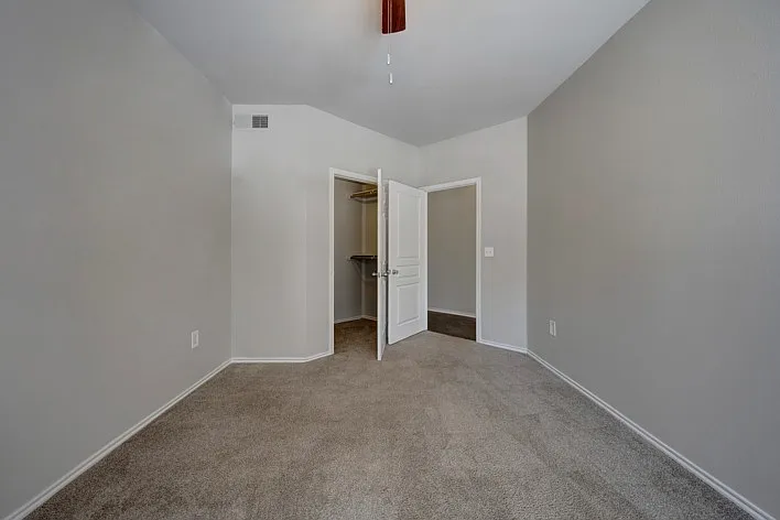 The Metro Apartments — Photo 33