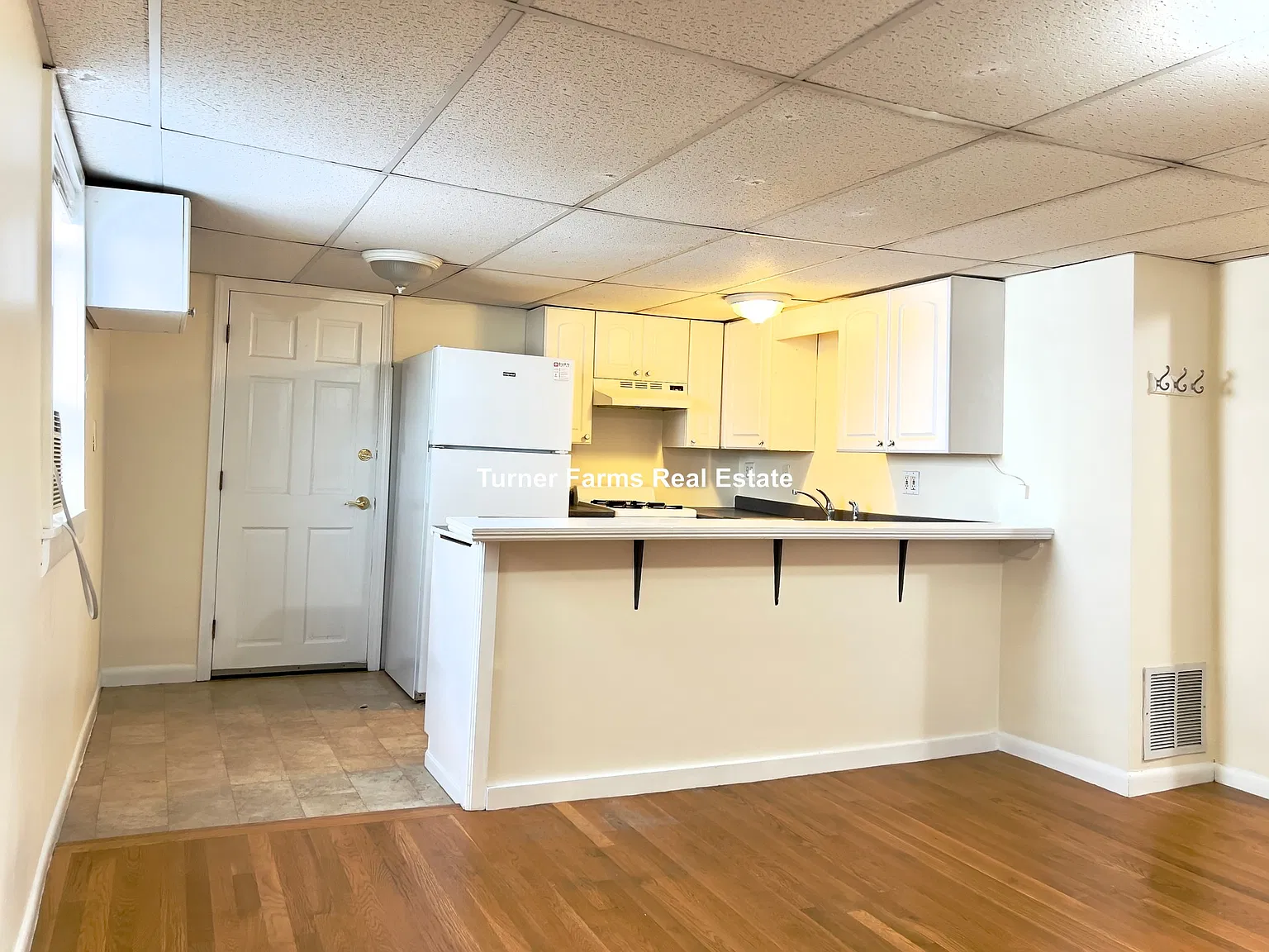 1 bed, 9999 sqft, $2,200 — Photo 2