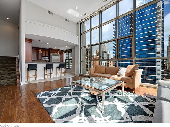 5th image of 150 W Superior St APT 1404