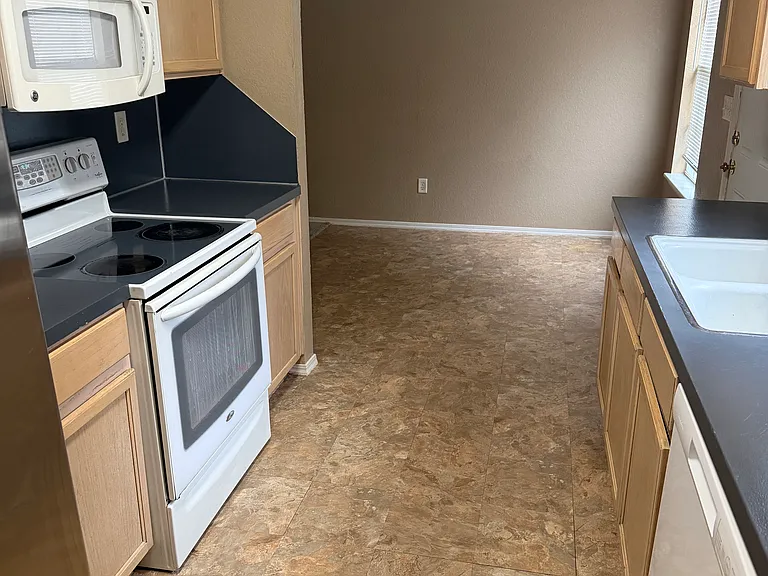 6331 S Newport Ave — Photo 4
