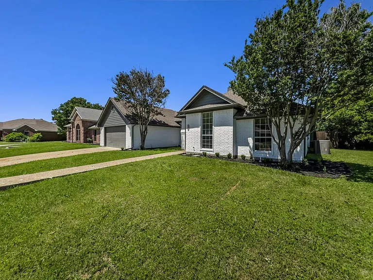 116 Princeton Cir — Photo 1