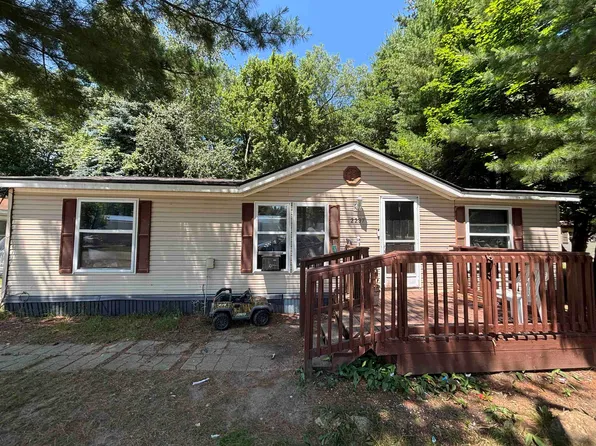 2237 Ranae St, Croswell, MI 48422