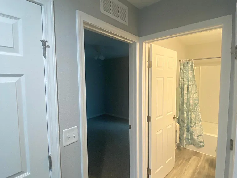 1737 Charlotte St — Photo 29