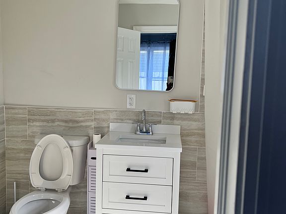 Bathroom (attached)
