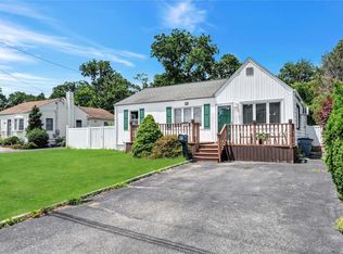 183 17th St, West Babylon, NY 11704
