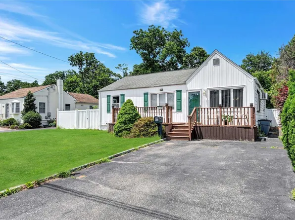 183 17th Street, West Babylon, NY 11704