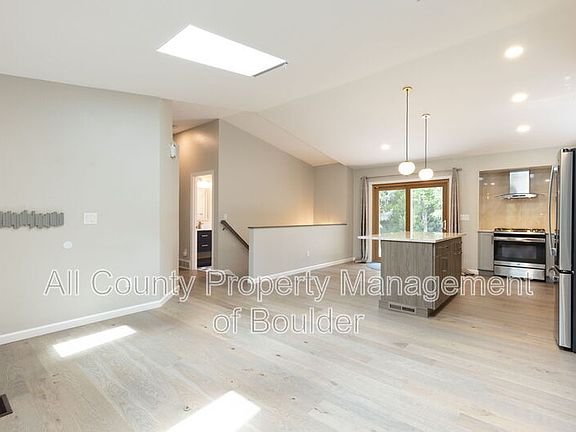 5th image of 134 Lincoln Cir