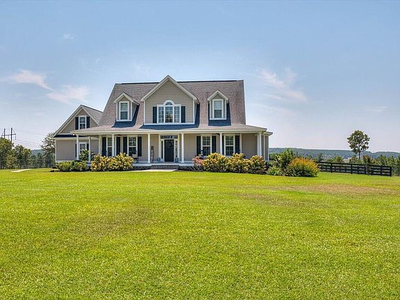 2nd image of 382 Hurlingham Dr