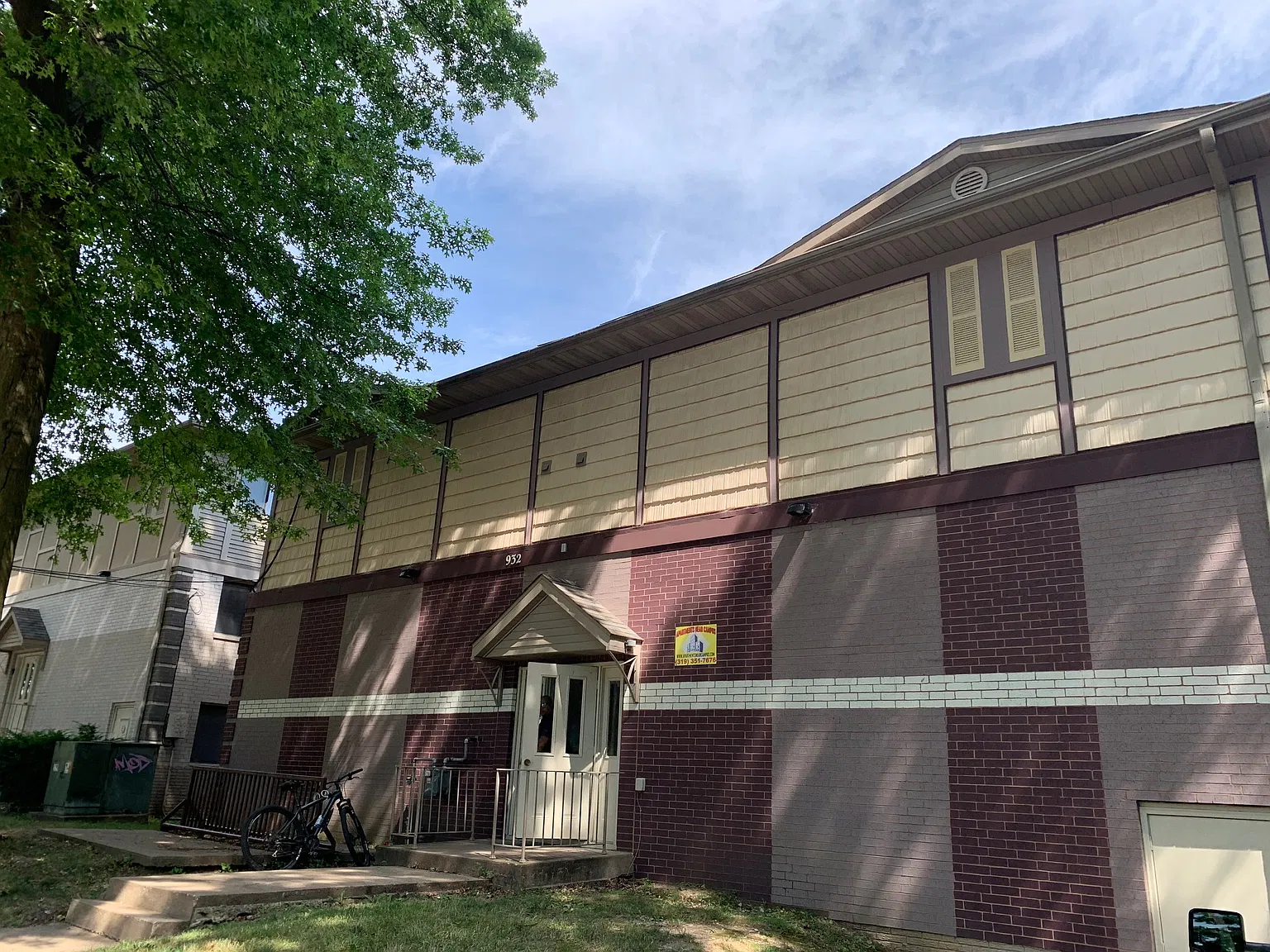 932 E Washington St — Photo 1