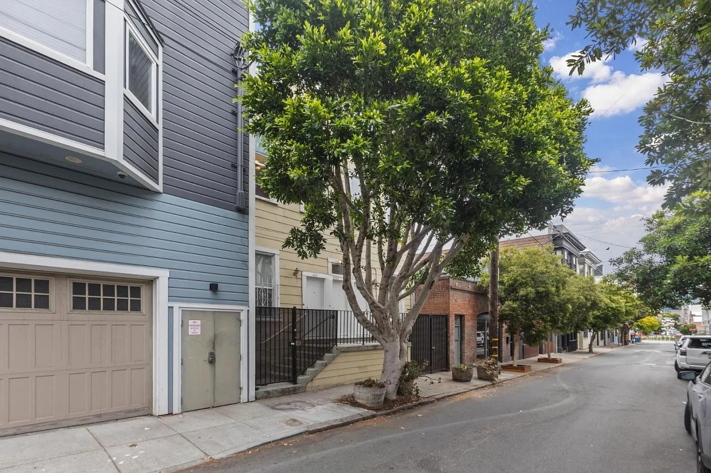 464 Linden St - Photo 2