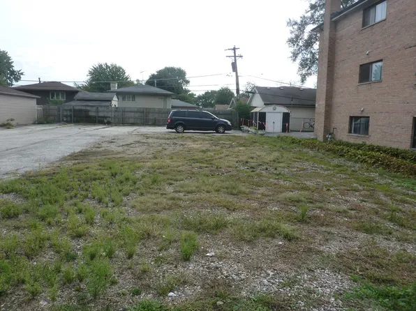 7727 Roberts Rd, Bridgeview, IL 60455