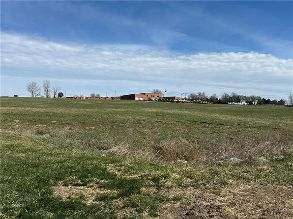 1302 Heatherwood Dr, Paola, KS 66071