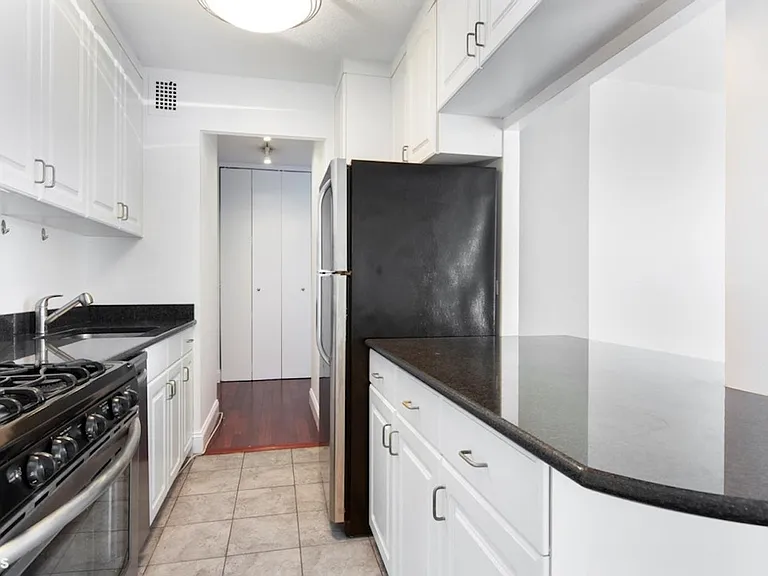 1623 3rd Ave #30J — Photo 3