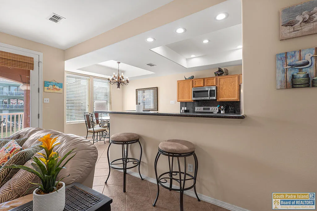 3 bed, 2.5 bath, 1736 sqft, $3,000 — Photo 4