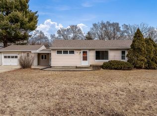 407 Collins Dr, South Beloit, IL 61080