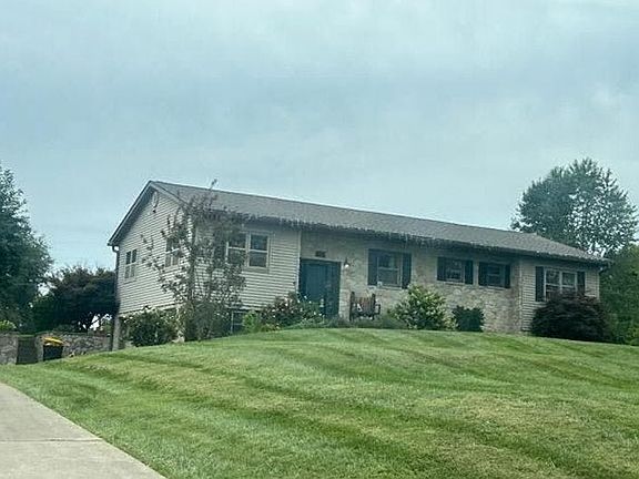 3rd image of 71 Phyllis Dr