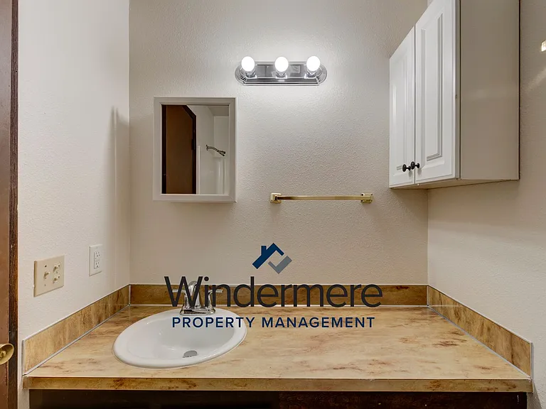 M0646-Prairie Village - 304 N. Main St — Photo 10