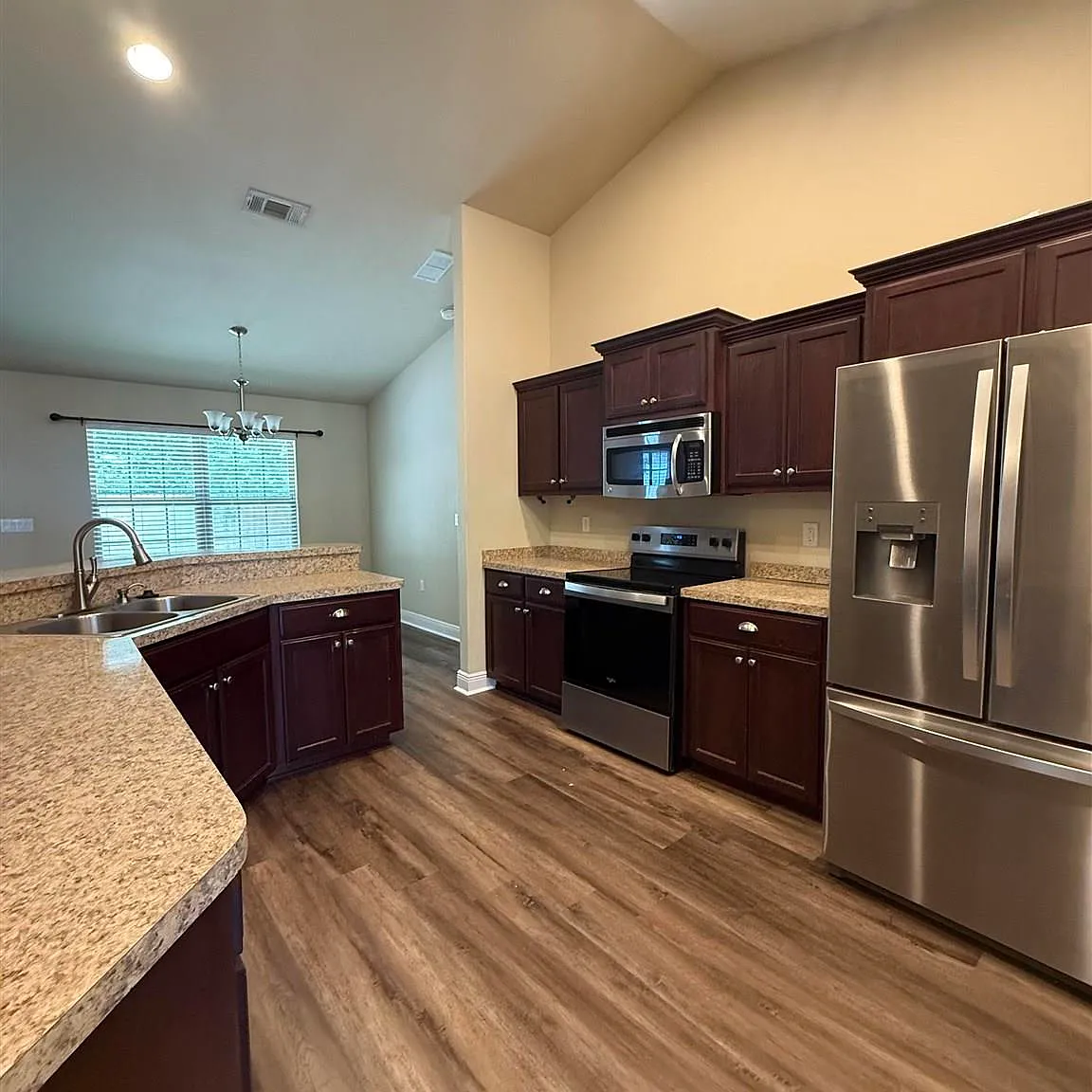 4 bed, 1783 sqft, $1,995 — Photo 4