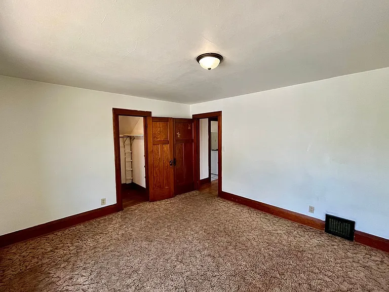 733 S 6th Ave — Photo 8