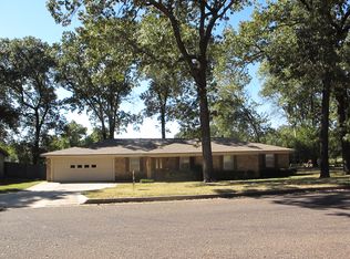 303 Fairview Dr, Longview, TX 75604