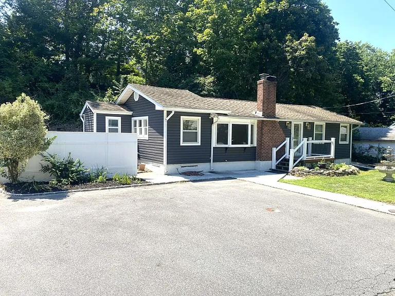 25 Cedar Valley Ln — Photo 1