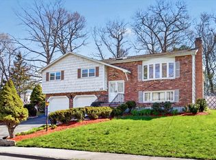 25 Gloversbrook Rd, Randolph, MA 02368
