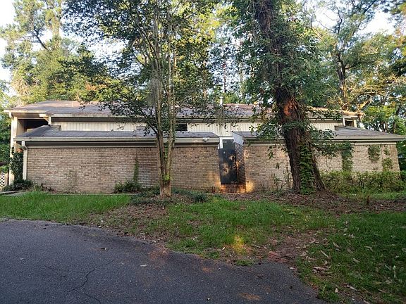 2nd image of 3739A Donovan Dr