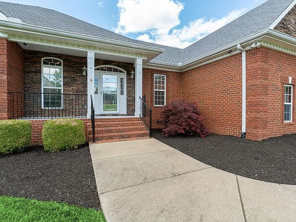 2nd image of 1822 Shagbark Way