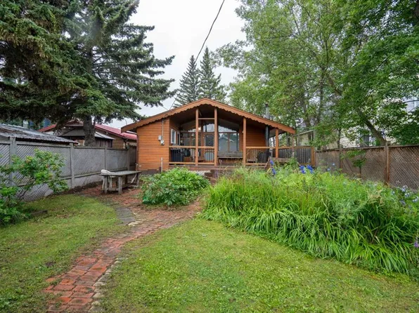 5011 SW 38th St, Sylvan Lake, AB T4S 1B6