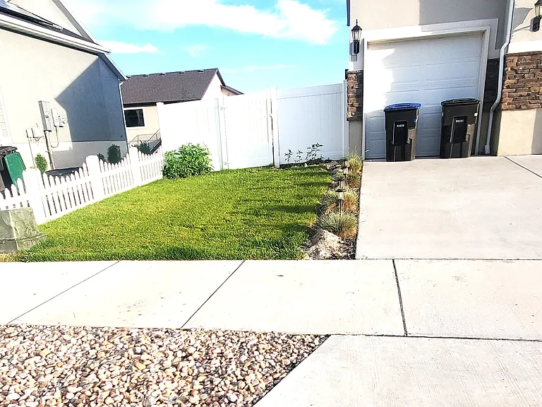 Direct path to the unit entrance. Clean and well-maintained access for everyday convenience.