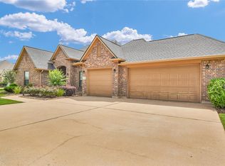 1100 Southern Oaks Dr, Angleton, TX 77515