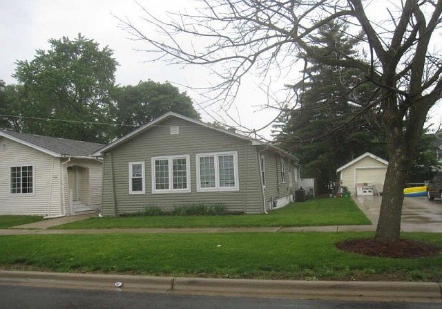 2nd image of 834 Hinman St