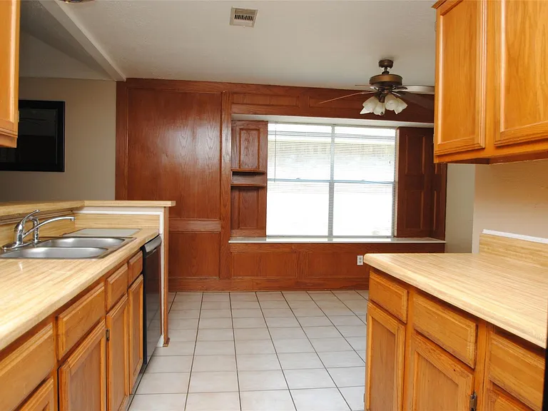 2711 Amaranth Dr — Photo 5