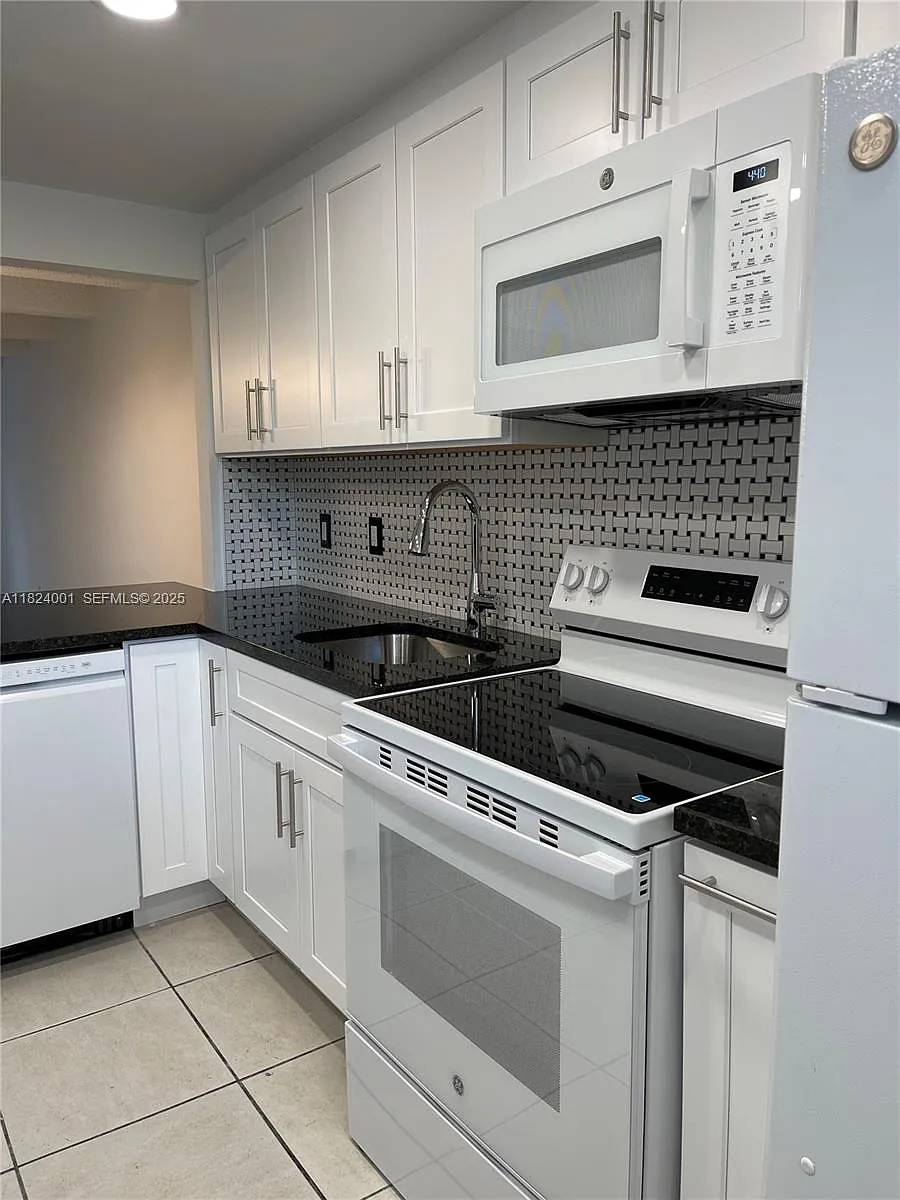 Building Photo - 10110 Boca Entrada Blvd #301