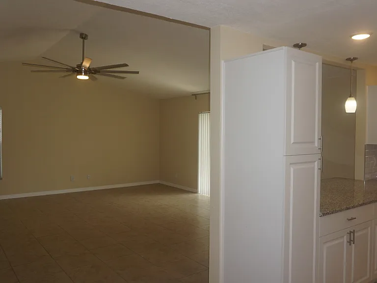 213 Foxwood Dr — Photo 6