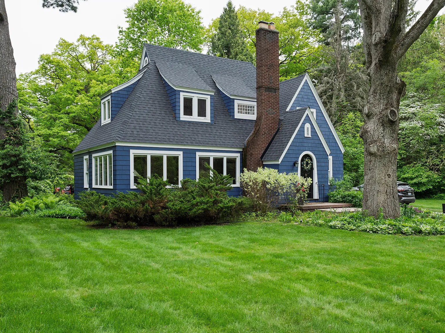 3 bed, 1957 sqft, $2,500 — Photo 1