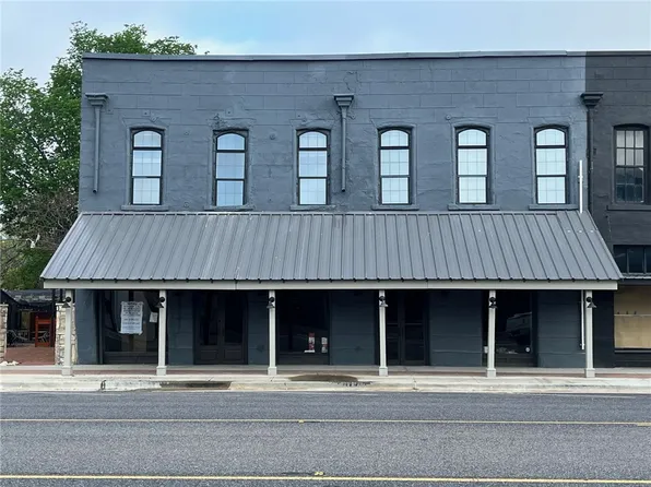 208 W Washington Ave #A, Navasota, TX 77868