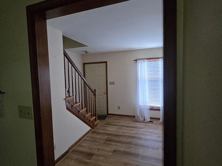 8273 Pond View Dr — Photo 9