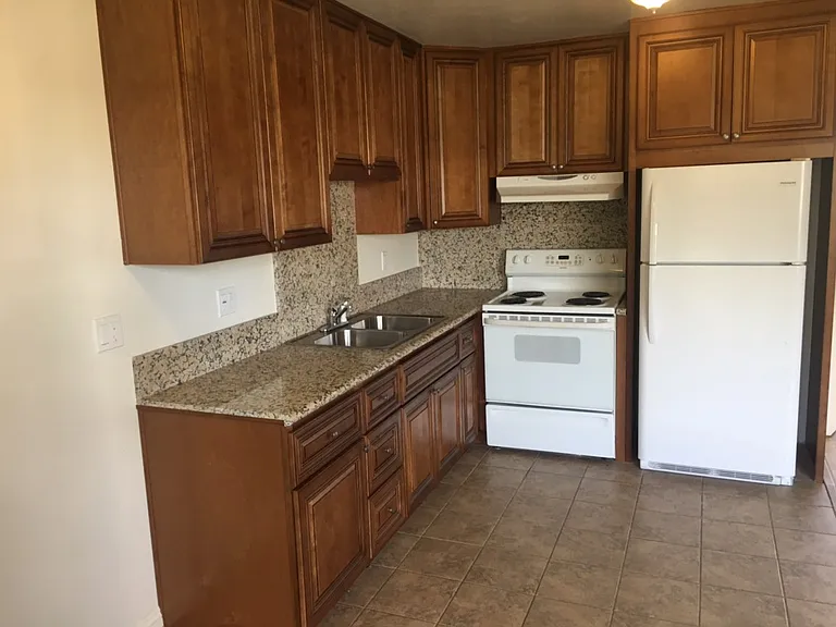 2820 Madison St #6 — Photo 8