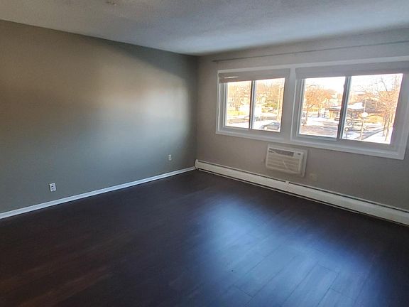 3rd image of 2616 Harriet Ave APT 215