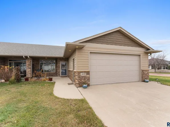409 E Meadow Cir, Lennox, SD 57039