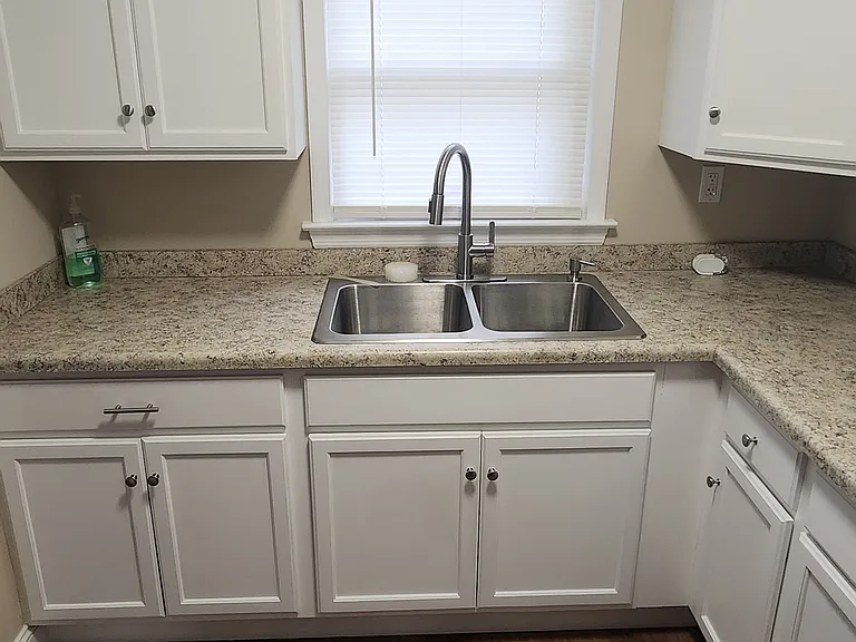 469 Locust Ave — Photo 4