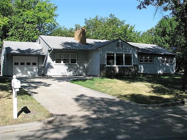 1st image of 305 E 2nd Ave N