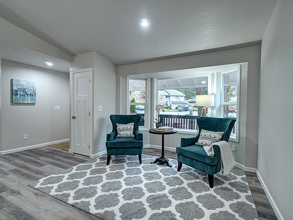 4th image of 2977 Winthrop Cir SW