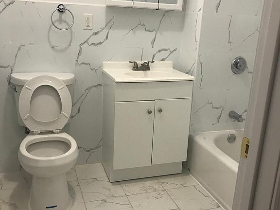 5th image of 2951 Barnes Ave #2