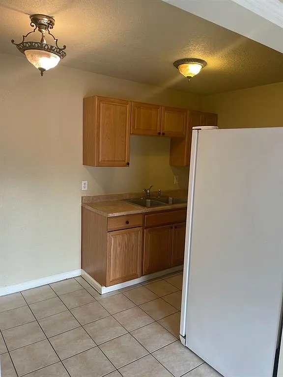 2 bed, 1.0 bath, 900 sqft, $1,100 — Photo 4