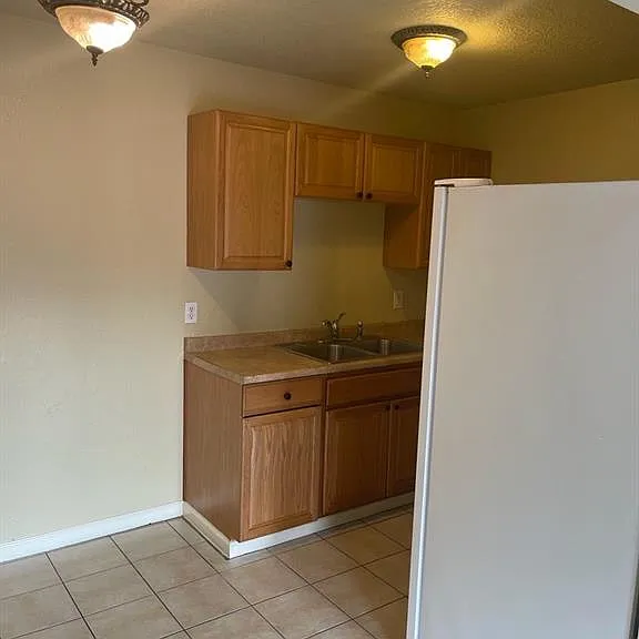 10428 Burden St #B — Photo 4
